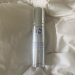 iS Clinical Reparative Moisture Emulsion